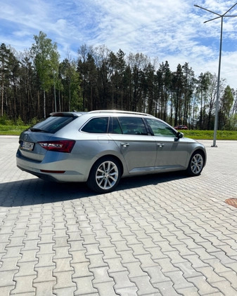 Skoda Superb cena 75000 przebieg: 176000, rok produkcji 2016 z Dębno małe 37